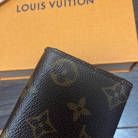Authentic Louis Vuitton Monogrammed 6 Key Holder - Picture 11 of 13